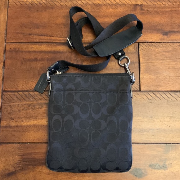 ✨ Coach Crossbody Bag ✨ - Picture 2 of 6